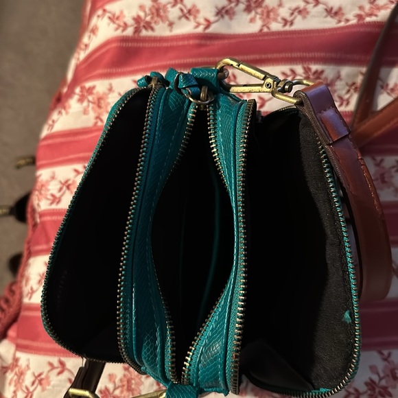 FREE PEOPLE TURQUOISE CROSSBODY 3 STORAGE COMPARTMENTS - Picture 3 of 4